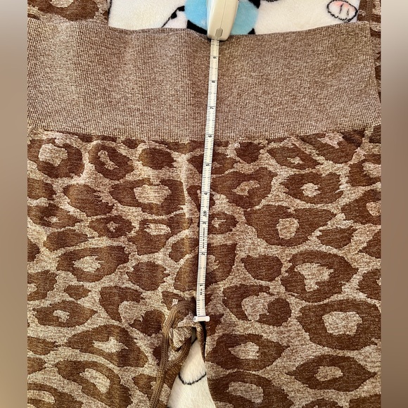 Mocha Leopard Seamless Leggings, size L - Picture 6 of 10